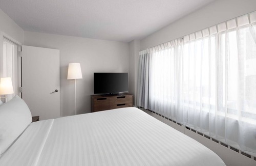 Streeterville Hotel | Making The Best Memories Along The Way! Free Breakfast, Pets Allowed