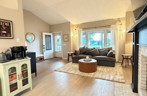 Whitmore Lake House | Marvelous 3-bedroom lake home on Whitmore Lake Ann Arbor~10 minutes away