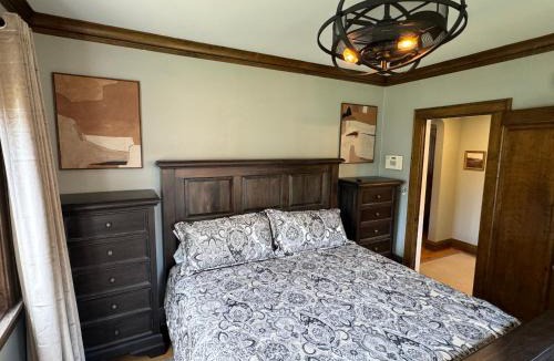 Rochester House | Mayo Clinic - 3 King bed - 2 Full Bath - Free Park