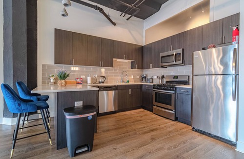 Near South Side Apartment | McCormick 3BR Family Haven Unit for 10 Guest Near Soldier Field & Lakefront