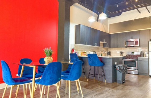 Near South Side Apartment | McCormick 3BR Family Haven Unit for 10 Guest Near Soldier Field & Lakefront