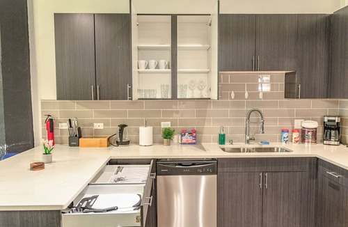 Prairie District Apartment | McCormick Place luxurious 3b/2ba Family Heaven with optional parking/sleeps 10