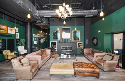 Near South Side Apartment | McCormick Place Secret Oasis with Optional parking for up to 8 guests
