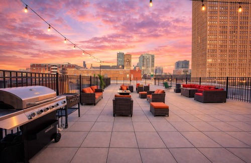 Near South Side Apartment | McCormick Place Studio with optional parking for up to 4 guests