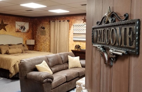 Groveland House | Medley Manor Weekday Special!