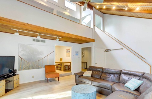 Michiana House | Michiana Home w/ Hot Tub & Lake Access!