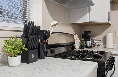 Peoria House | Midterm Stay Gem | Near Downtown with Workspace