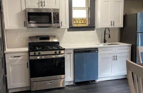 Gage Park Apartment | Midway Gem: Comfort and Transportation