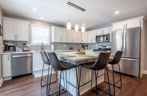 Lower East Side House | Milwaukee Group Retreat | Near Brady St + Fiserv Forum