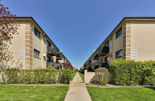O'Hare Apartment | Mins from O'Hare Safe Location Private Parking