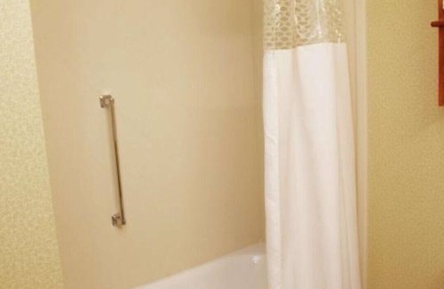 Moline House | MINUTES FROM QUAD CITY INTERNATIONAL AIRPORT
