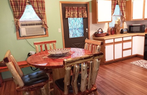 Eastman Cabin | Mississippi River Getaway Spirit Mound
