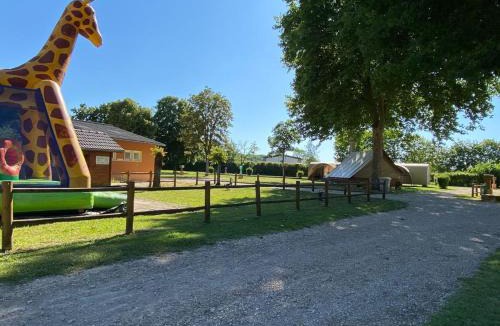 Athee Other | Mobil-home confortable avec terrasse pour 4 personnes à Athée - API-1-52-1366