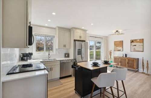 White Lake House | Modern Lakefront Luxury - Entire 3 bed, 1.5 bath ranch near hospitals