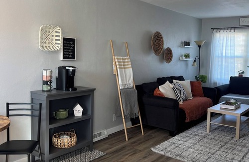 Davenport House | Modern 2-bedroom townhouse in charming Davenport with WiFi, AC.