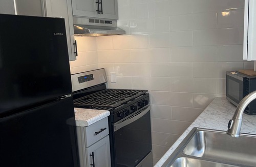 Davenport House | Modern 2-bedroom townhouse in charming Davenport with WiFi, AC.