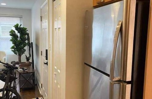 Rogers Park Apartment | Modern 2BR Near Loyola & Lake Michigan