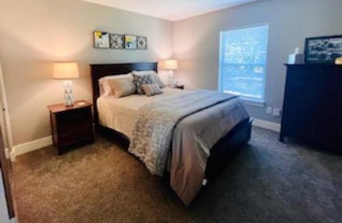 Bettendorf Apartment | Modern 3-bedroom condo with gas fireplace