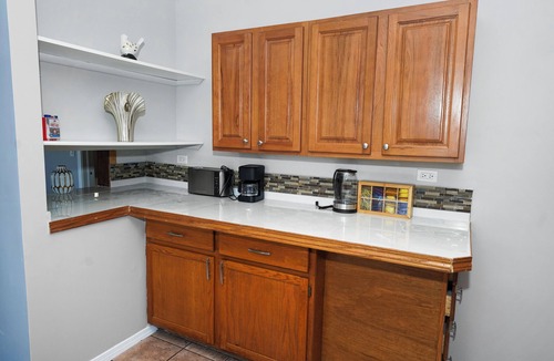 Pulaski Park Hotel | Modern 3BR Chicago Home - 10 Min to Wicker Park