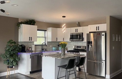 Oak Lawn Apartment | Modern 3BR Near Midway Airport Free Parking