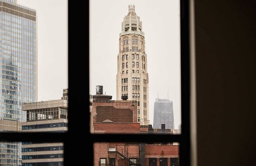 Downtown Chicago Apartment | Modern 3BR Penthouse in the Loop | Roof Deck