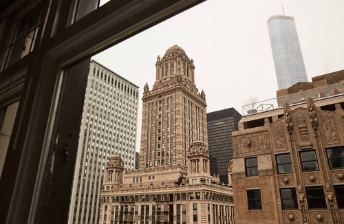 Downtown Chicago Apartment | Modern 3BR Penthouse in the Loop | Roof Deck