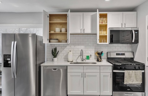 Bensenville House | Modern 4BD 2BA Family Home - Central AC
