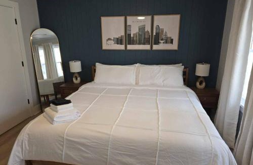 Fifth Ward Apartment | Modern Apt in Walker's Point