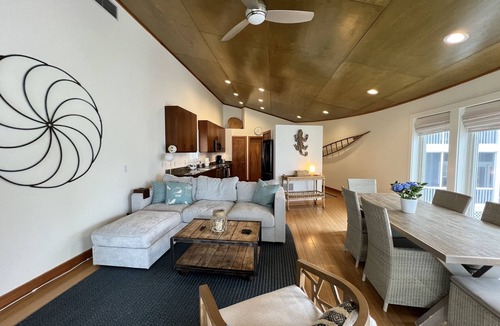 Union Pier House | Modern Beachfront Home With Breathtaking Lake Views and Hot Tub