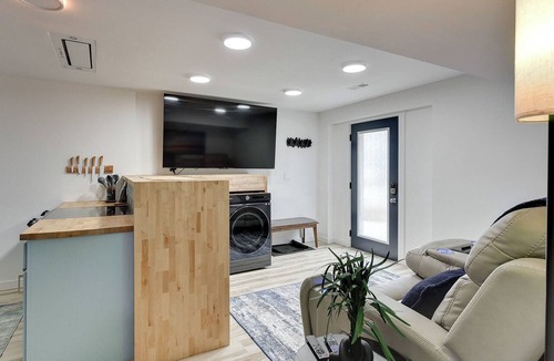Southeast Omaha Apartment | Modern Chic Retreat | Luxe Comfort & Style
