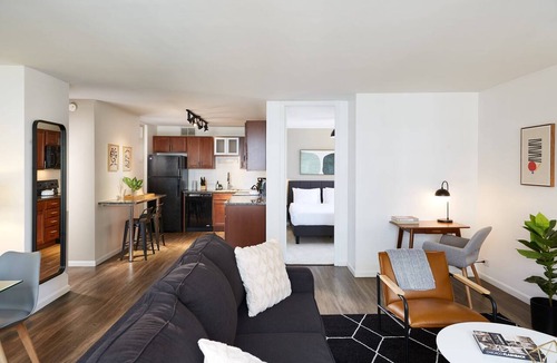 Streeterville Apartment | Modern Corner 2BR in Streeterville | Roof Deck | Lake Views