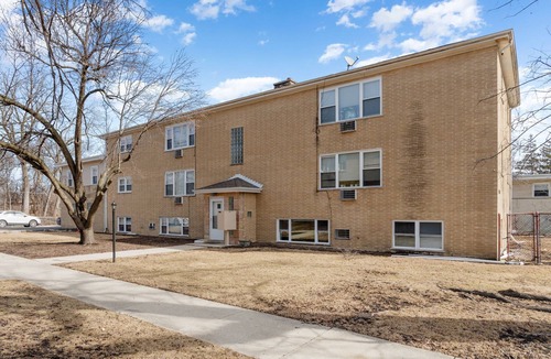 Lombard Apartment | Modern Cozy Unit w/Parking & Workspace