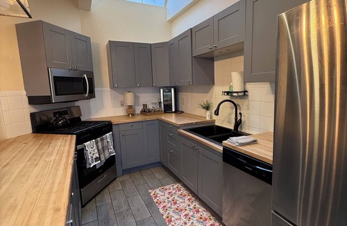 Green Bay Apartment | Modern Downtown Retreat Near Lambeau & Fox River