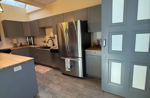 Green Bay Apartment | Modern Downtown Retreat Near Lambeau & Fox River