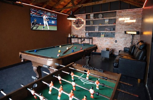 Milwaukee House | Modern Duplex Near Airport & Downtown + Game Room & Lake