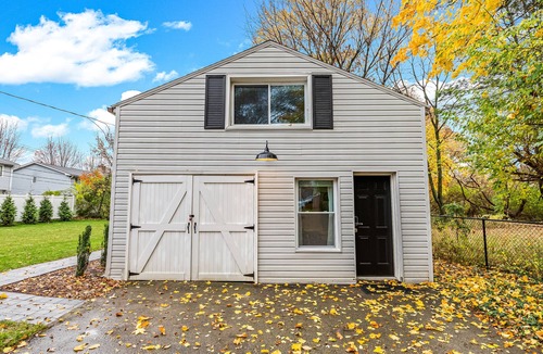 Plymouth House | Modern Farmhouse Bungalow with Firepit! King Bed + Walk to Downtown