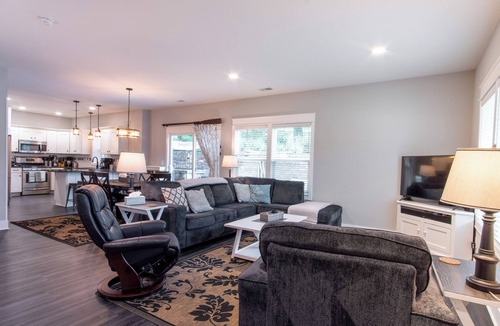 South Haven House | Modern Home - 5 Blocks to Beach - 3 to Downtown - Park your car and forget it!