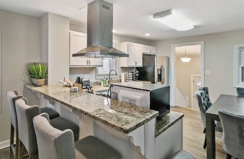 Libertyville House | Modern Home Centrally Located