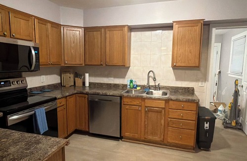 Waukegan House | Modern Renovated Home near Six Flags & Naval Graduation Base - Sleeps 6