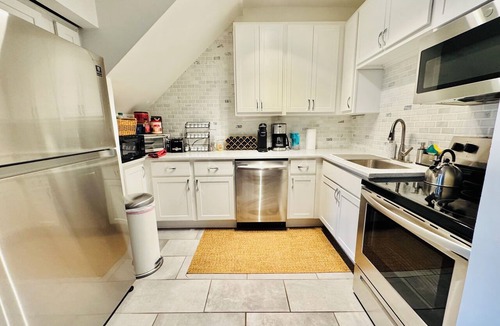 Old Town Apartment | Modern& Spacious 2BR in Prime Location with 1 Parking Spot