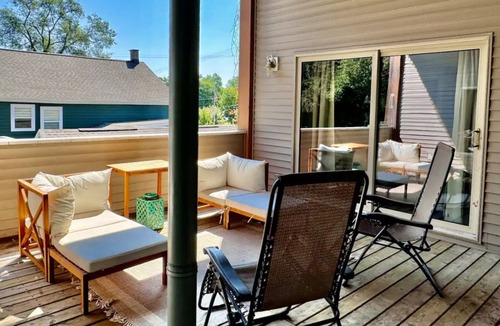 Douglas Condo | Modern, Spacious Loft in Douglas | Free Parking!