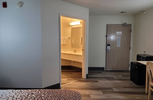 Minonk Hotel | Modern Stay 39 Lakeview By OYO Minonk Garden