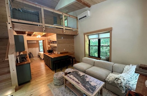 Ottawa Cabin | Modern Treehouse Retreat with River Access near Starved Rock State Park in Utica, Illinois