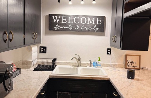Milwaukee House | Modern Vibes MKE Pet Friendly + Free Parking + Smart Lock