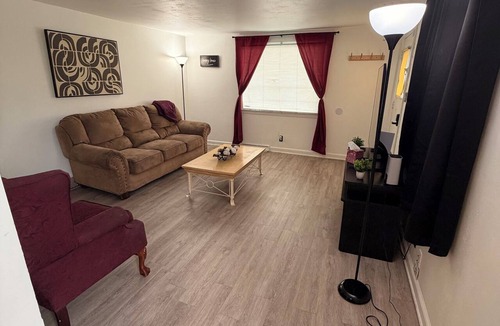 Milwaukee House | Modern Vibes MKE Pet Friendly + Free Parking + Smart Lock