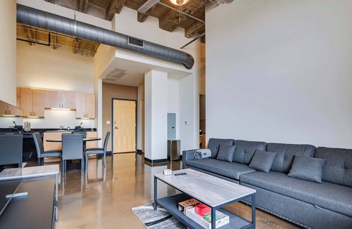 West Loop Apartment | Modern West Loop Gem-City Views & Prime Location 5