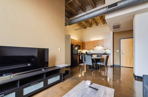 West Loop Apartment | Modern West Loop Gem-City Views & Prime Location 5