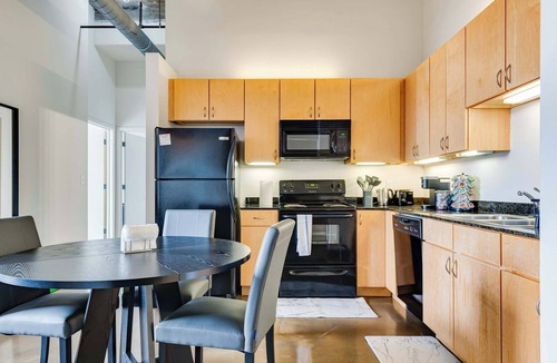 West Loop Apartment | Modern West Loop Gem-City Views & Prime Location 5