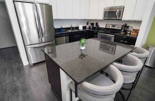 Westown Hotel | Modern Westown 2BR with Balcony - 5 min to Deer District
