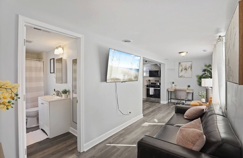 Highland Park House | Modren 4BD 2BA Home Near Downtown/Metra